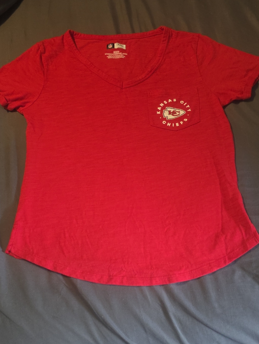 NFL Kansas City Chiefs Red V-Neck Women's Tee Size Medium